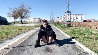 Naomi Bennet - Pissing scene