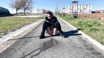 Naomi Bennet - Pissing scene