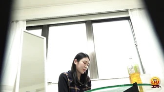 DLEE-531 06 Hidden Camera: The Failures of Graceful Women - Inappropriate Massive Pee Leaks 3