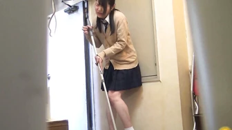 DLEE-759 03 Emergency! Peeing