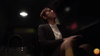 DLEE-805 02 Busy female office worker rushing to pee, peeing in residual urine