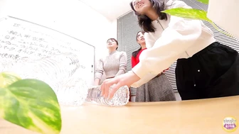 DLSL-646 02 Female college student with a full bladder sneaks out of a lecture and hurries to urinate