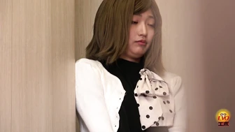 DLEE-813 02 Hidden camera in the office: OL trying to hold her pee slips into the toilet 5