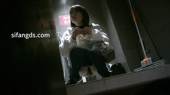 Private Debut Leisurely Toilet Shoots 5iss (1), SifangKTV, PissRIP