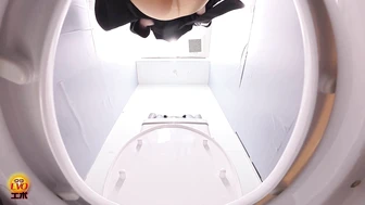 DLEE-824 02 Hidden camera footage of peeing in a Western-style toilet, part 4