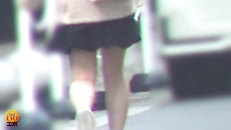 DLEE-824 02 Hidden camera footage of peeing in a Western-style toilet, part 4