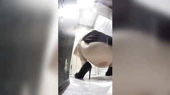 Night Club Toilet 14