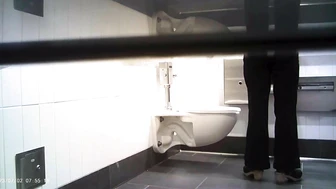 Hot Girls In Student Toilet 3