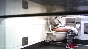 Hot Girls In Student Toilet 3