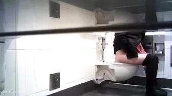 Hot Girls In Student Toilet 3