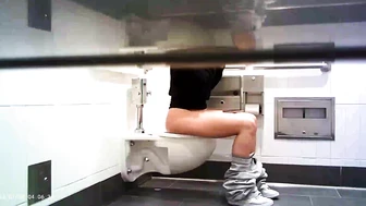 Hot Girls In Student Toilet 4