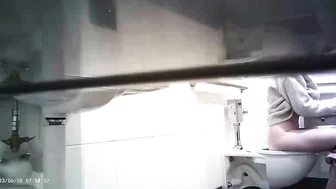 Hot Girls In Student Toilet 5