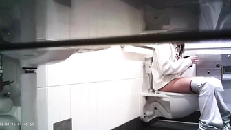 Hot Girls In Student Toilet 6