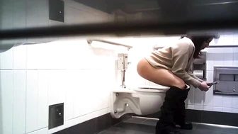 Hot Girls In Student Toilet 7