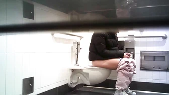 Hot Girls In Student Toilet 10