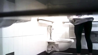 Hot Girls In Student Toilet 12