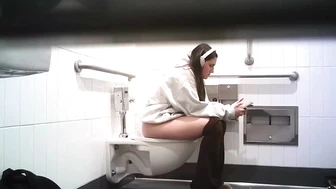 Hot Girls In Student Toilet 12