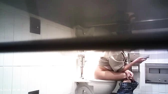 Hot Girls In Student Toilet 13