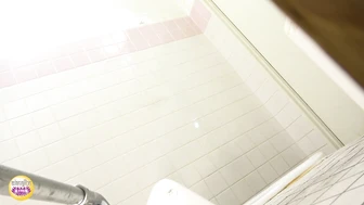 DLSL-658 03 Station toilet: High-speed peeing just before the last train