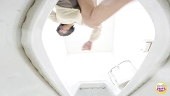 DLSL-658 04 Station toilet: High-speed peeing just before the last train