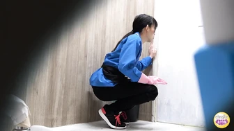 DLSL-657 03 Pleasure-filled holy water leaking woman. A special fetish for incontinence