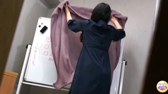 DLSL-657 06 Pleasure-filled holy water leaking woman. A special fetish for incontinence