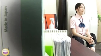 DLSL-322 02 Part-time job interview: A female student couldn't hold it in and peed herself