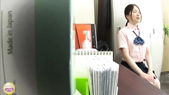 DLSL-322 02 Part-time job interview: A female student couldn't hold it in and peed herself