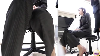 DLSL-335 04 Call center new employee pees while handling a complaint