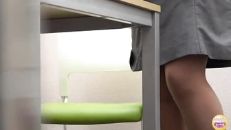 DLSL-335 05 Call center new employee pees while handling a complaint