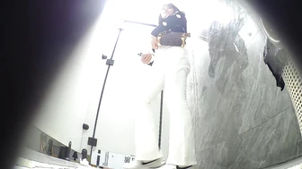 Shot My Sister Wiped Her Pee with Her Hand but Didn't Bring Paper (1)