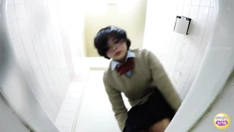 DLSL-446 02 Schoolgirls toilet dash after the chime. Pissing and leaking circumstances. VOL. 3