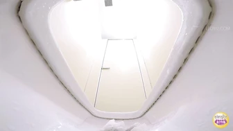 DLSL-446 04 Schoolgirls toilet dash after the chime. Pissing and leaking circumstances. VOL. 3