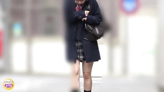 DLSL-446 05 Schoolgirls toilet dash after the chime. Pissing and leaking circumstances. VOL. 3