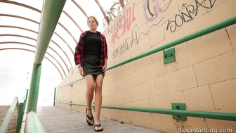 Claudia - Pissing Scene