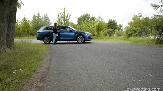 Lola Desire + Valentina Ross - Pissing scene