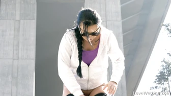 Daphne - Pissing Scene