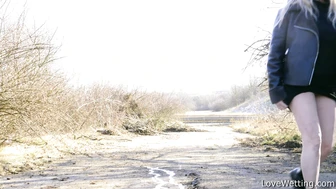 Andrea Quinn - Pissing Scene