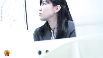 DLEE-534 03 Hidden Camera: Shocking Peeing in Public by a New Employee