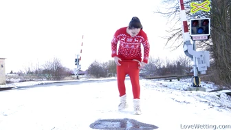 Valentina Ross - Pissing Scene