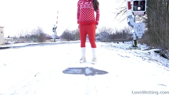 Valentina Ross - Pissing Scene