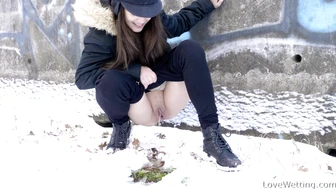 Lola Desire - Pissing Scene