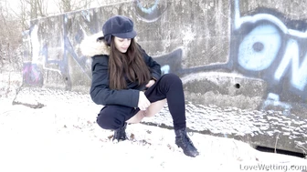 Lola Desire - Pissing Scene