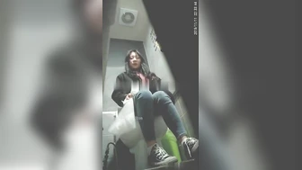 Korean female college student gets drunk at a bar and nearly collapses in the toilet