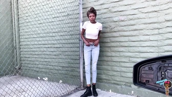 Xmochapuffx - Provocative Peeing in Public