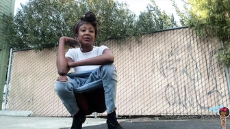 Xmochapuffx - Provocative Peeing in Public