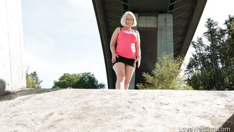 Licky Lex - Pissing Scene