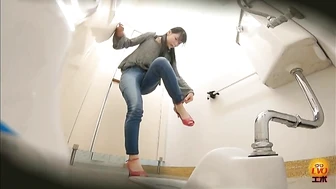 DLEE-459 01 Voyeurism: Girls leaking urine as the stains on their fronts slowly spread