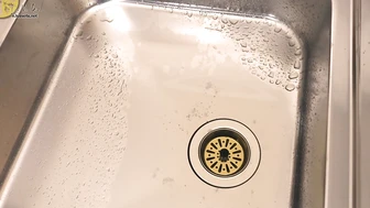 OJHI-712 01 It's the limit! Emergency urination in the sink