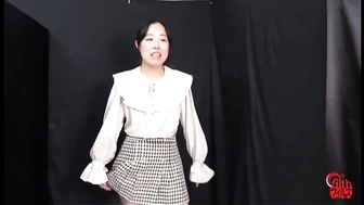 DLFF-704 04 I Asked Some Dirty Questions to a Woman Holding Her Pee 2